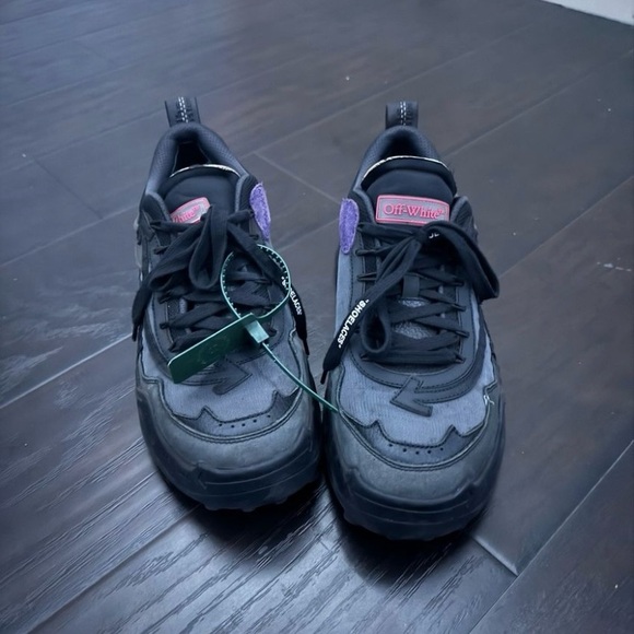 Off-White Black and Cream Sneakers - Picture 1 of 6